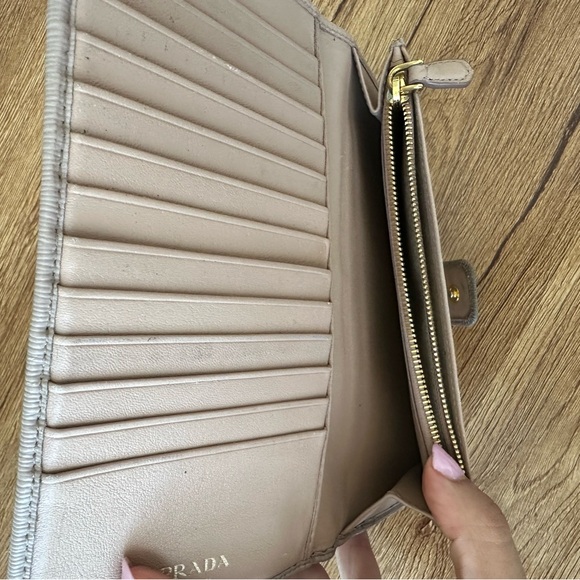 Authentic Prada Saffiano leather wallet - Picture 3 of 4